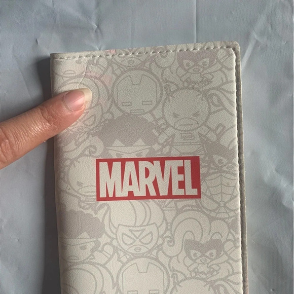 Marvel superhero  travel wallet - Picture 5 of 9
